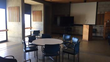 Lounge (Capacity ~50)