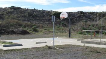 Oolok basketball court